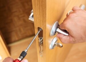 sửa khóa cửa gỗ