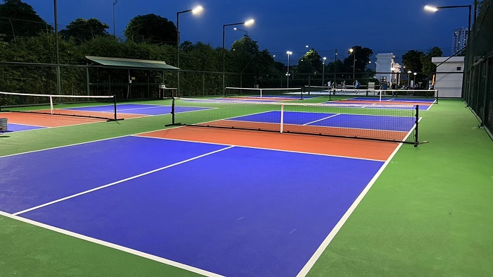 Các loại mặt sân Pickleball và tiêu chí lựa chọn phù hợp 3 Sân cao su hoặc thảm tổng hợp là lựa chọn hiện đại cho sân Pickleball